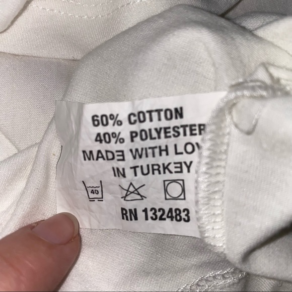 Top with cut out and knot detailing in the back - Picture 6 of 6